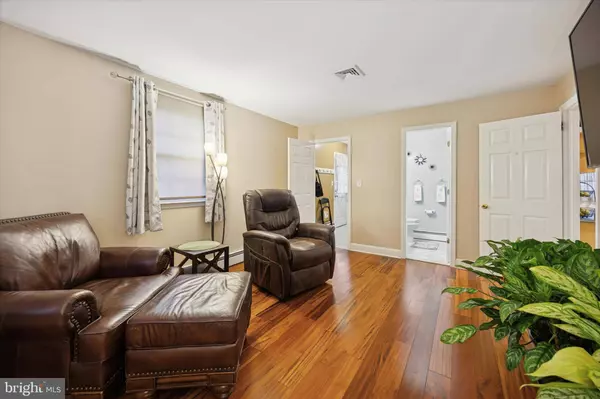 1300 LILAC DR, Vineland, NJ 08360