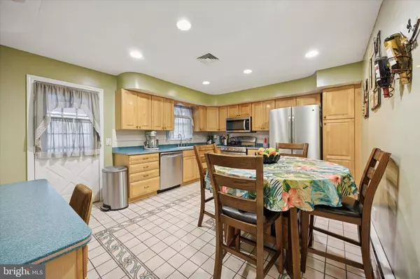 1300 LILAC DR, Vineland, NJ 08360