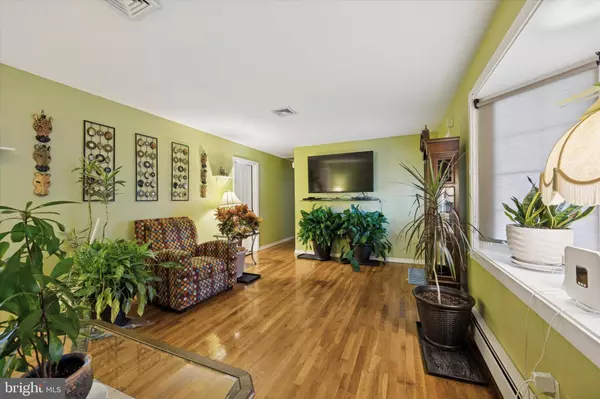 1300 LILAC DR, Vineland, NJ 08360