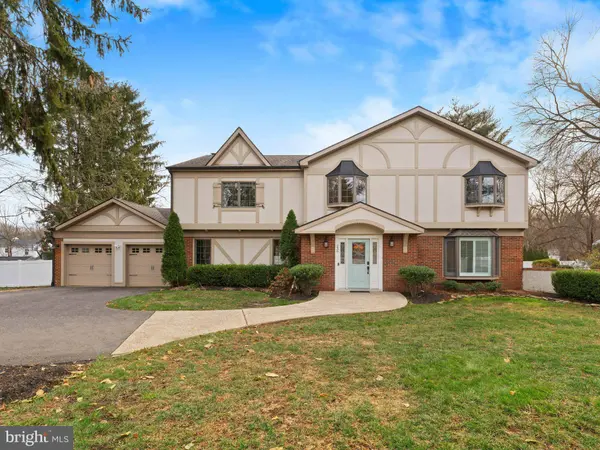 236 CARRIAGE HILL DR, Moorestown, NJ 08057