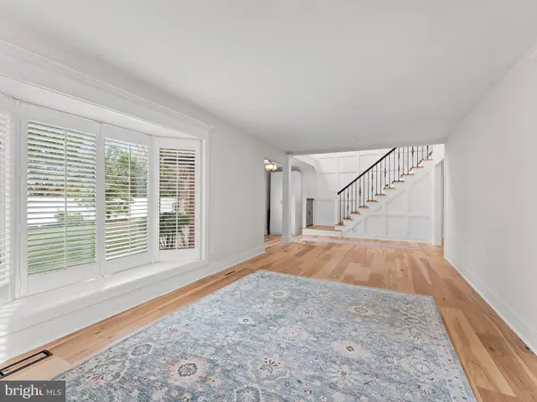 236 CARRIAGE HILL DR, Moorestown, NJ 08057