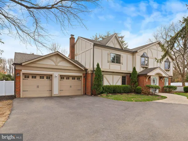 236 CARRIAGE HILL DR, Moorestown, NJ 08057
