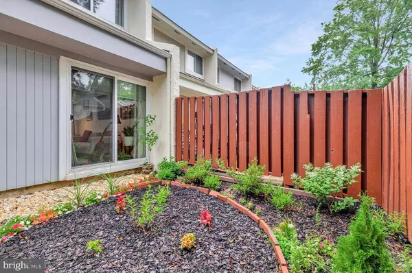 2440 SOUTHGATE SQ, Reston, VA 20191