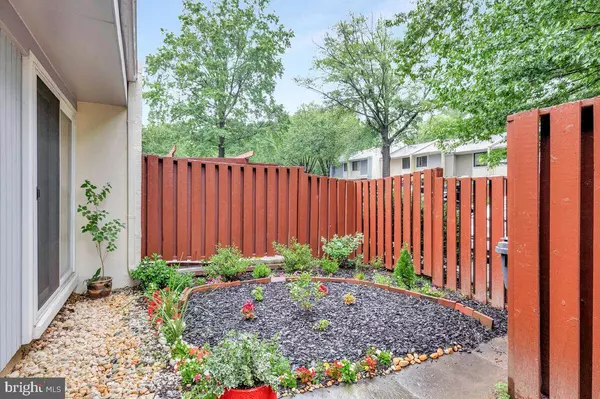 2440 SOUTHGATE SQ, Reston, VA 20191