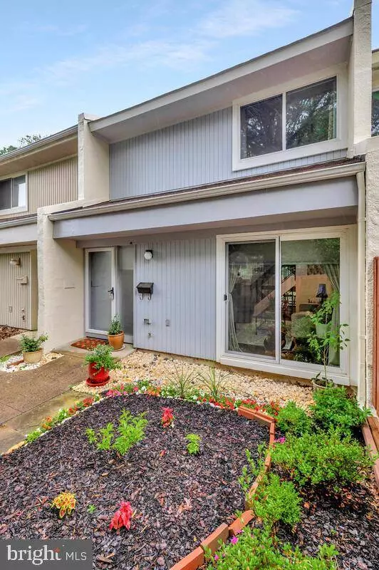 2440 SOUTHGATE SQ, Reston, VA 20191