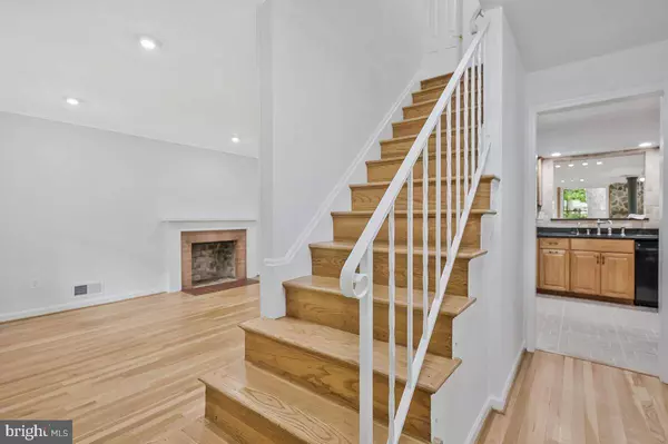 5156 LINETTE LN, Annandale, VA 22003