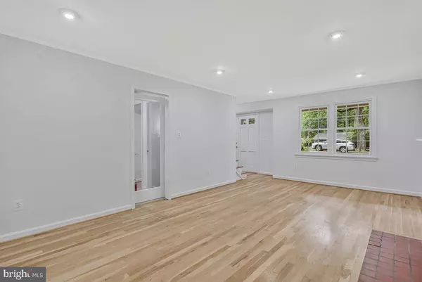 5156 LINETTE LN, Annandale, VA 22003