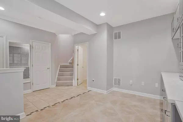 46220 WALPOLE TER, Sterling, VA 20165