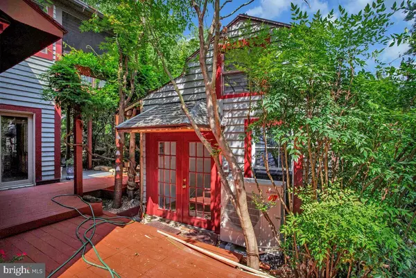 997 N SYCAMORE ST N, Falls Church, VA 22046