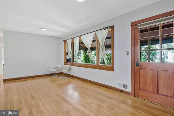 997 N SYCAMORE ST N, Falls Church, VA 22046