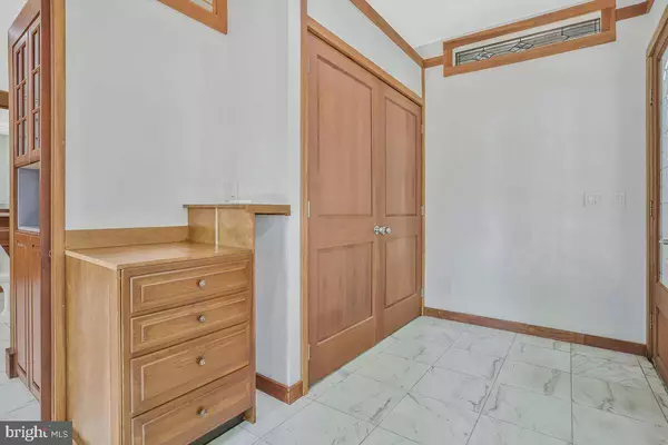 997 N SYCAMORE ST N, Falls Church, VA 22046