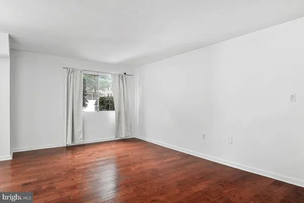 1604 RENATE DR #104, Woodbridge, VA 22192
