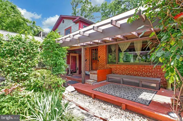 997 N SYCAMORE ST N, Falls Church, VA 22046