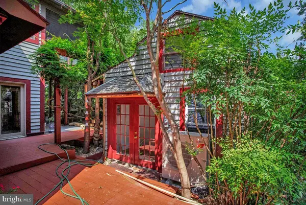 997 N SYCAMORE ST N, Falls Church, VA 22046