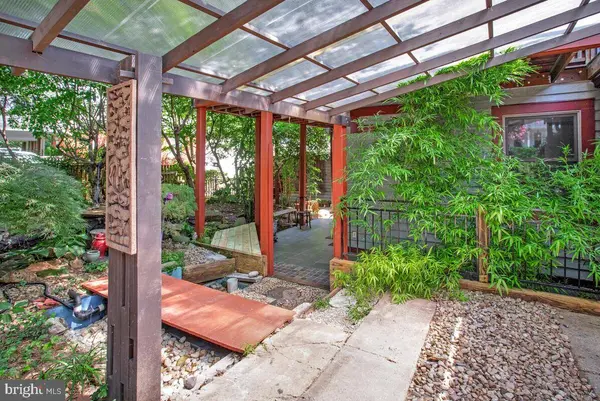 997 N SYCAMORE ST N, Falls Church, VA 22046