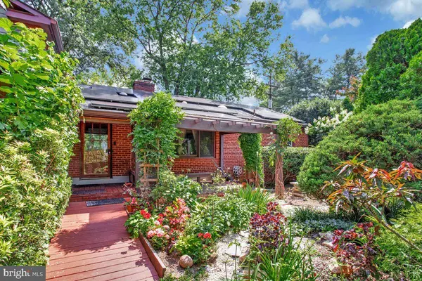 997 N SYCAMORE ST N, Falls Church, VA 22046