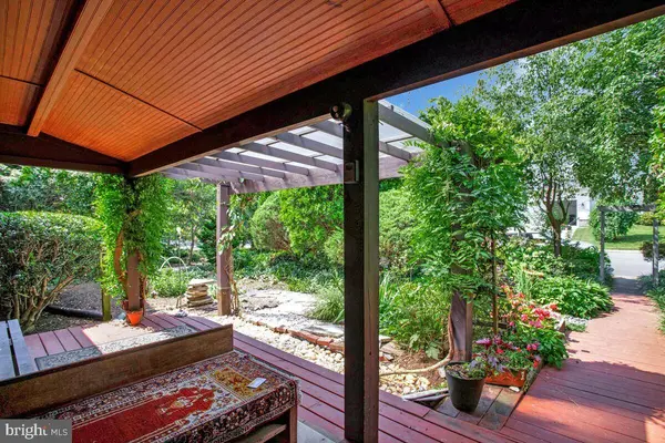 997 N SYCAMORE ST N, Falls Church, VA 22046