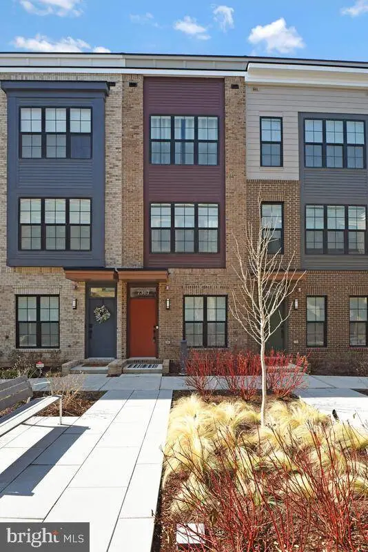 7367 BLADE DR, Falls Church, VA 22042