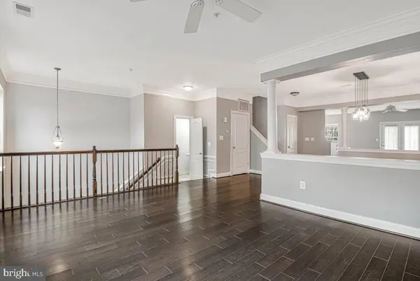 8045 GATEHOUSE RD #17, Falls Church, VA 22042