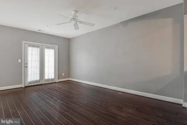 8045 GATEHOUSE RD #17, Falls Church, VA 22042