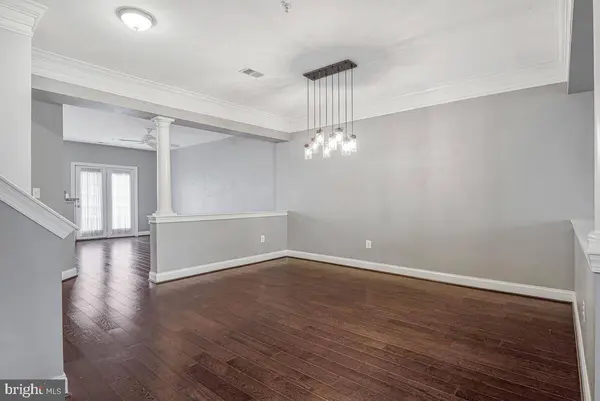 8045 GATEHOUSE RD #17, Falls Church, VA 22042