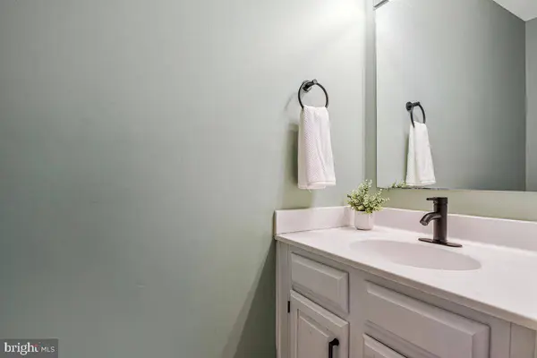 6819 SIGNATURE CIR, Alexandria, VA 22310