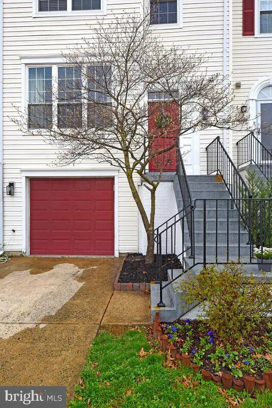 6819 SIGNATURE CIR, Alexandria, VA 22310