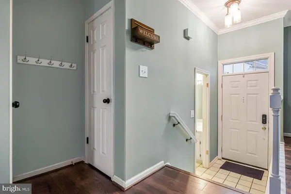 6819 SIGNATURE CIR, Alexandria, VA 22310