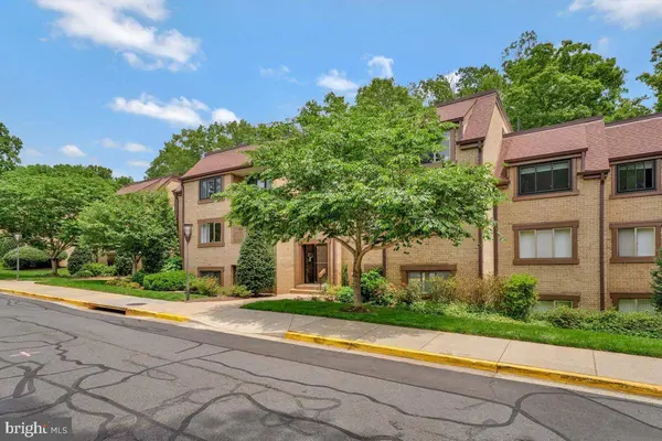 1663 PARKCREST CIR #5B/200, Reston, VA 20190