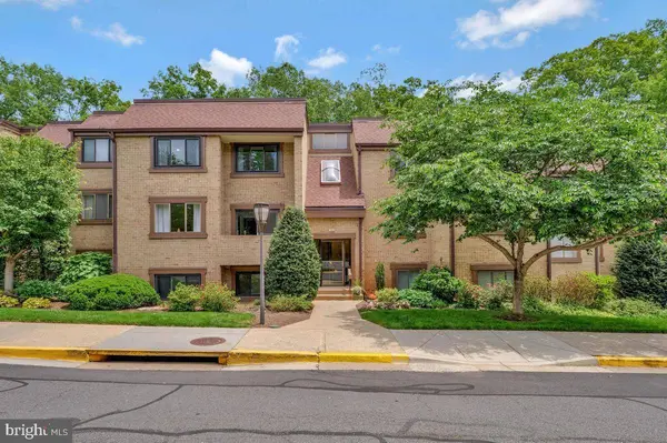 1663 PARKCREST CIR #5B/200, Reston, VA 20190