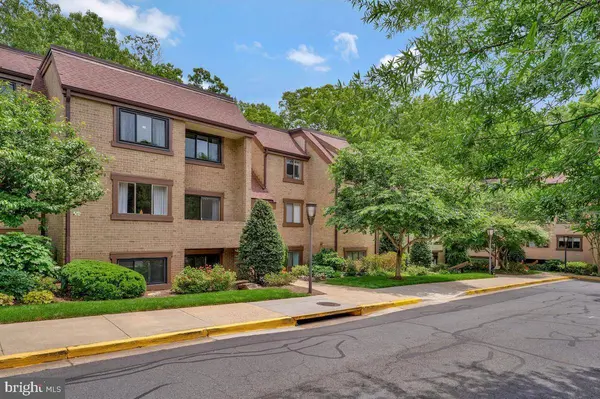 1663 PARKCREST CIR #200, Reston, VA 20190