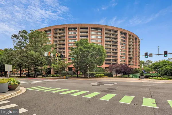 1805 CRYSTAL DR #807S
