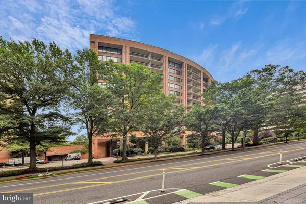 1805 CRYSTAL DR #807S, Arlington, VA 22202