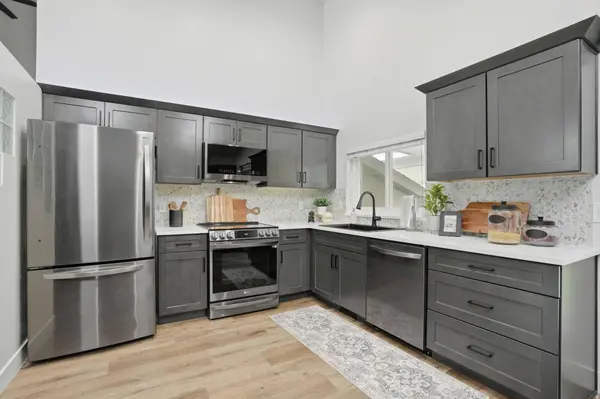 11724 S BRIAR GLEN DR E, Sandy, UT 84092