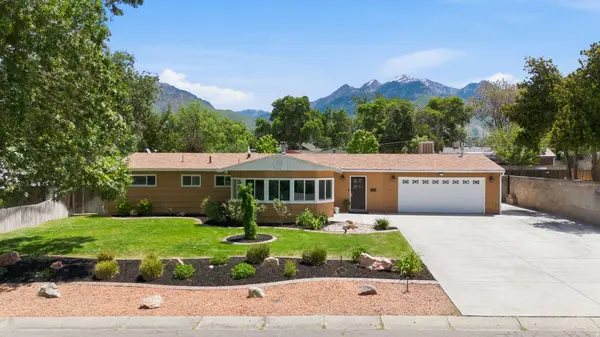 6889 S VILLAGE RD E, Cottonwood Heights, UT 84121