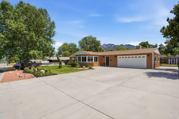 6889 S VILLAGE RD E, Cottonwood Heights, UT 84121