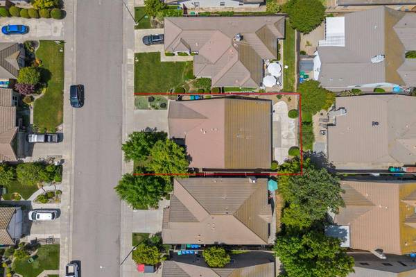 1925 Crystalwood LN, Lodi, CA 95242