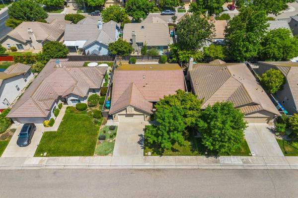 1925 Crystalwood LN, Lodi, CA 95242