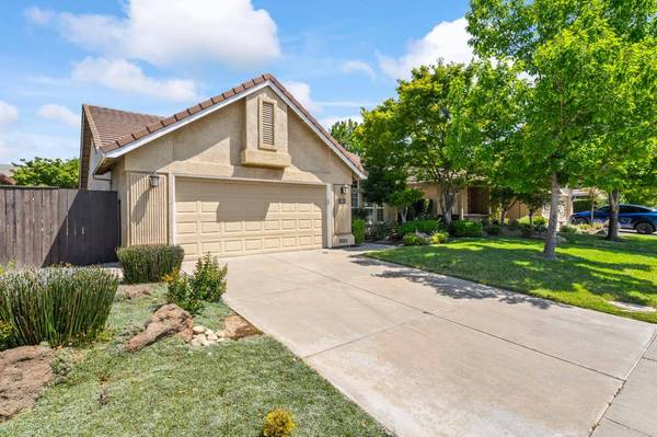 1925 Crystalwood LN, Lodi, CA 95242