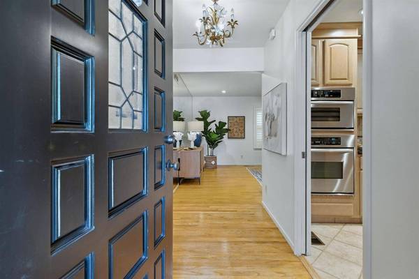 2039 W Benjamin Holt DR, Stockton, CA 95207