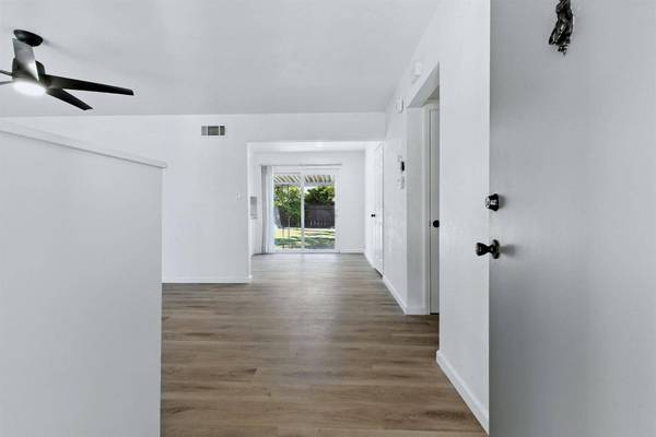 20 W La Mesa AVE, Stockton, CA 95207