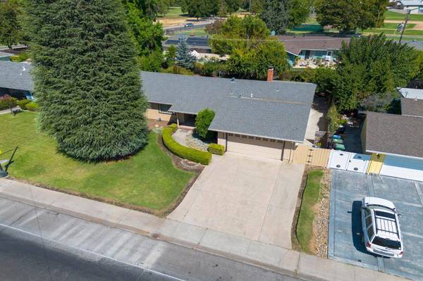 2039 W Benjamin Holt DR, Stockton, CA 95207