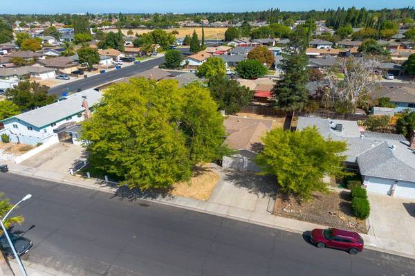 1057 Sapphire WAY, Manteca, CA 95336