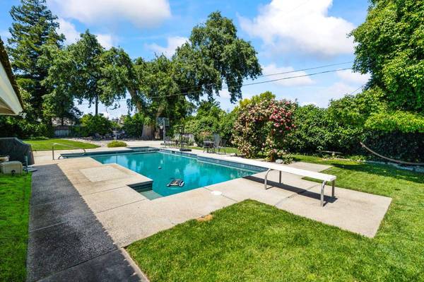 2433 Broadridge WAY, Stockton, CA 95209