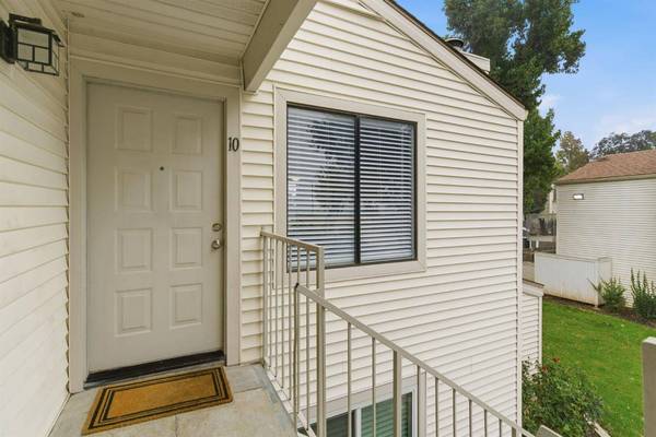 2524 Winchester DR #10, Lodi, CA 95240