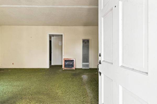 1211 N Airport WAY, Stockton, CA 95205
