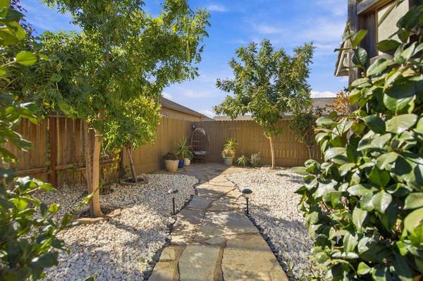 1827 Tulip CT, Lodi, CA 95242