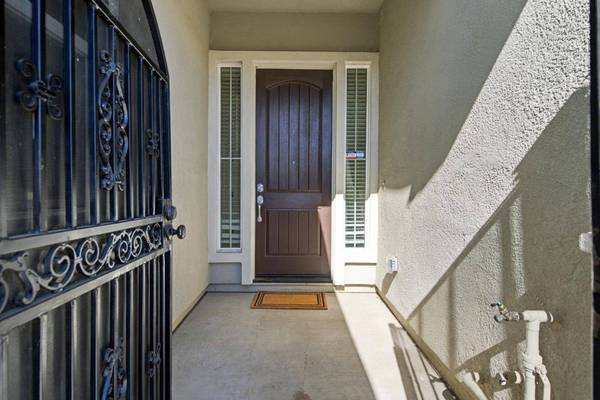 1827 Tulip CT, Lodi, CA 95242