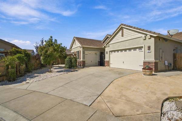 1827 Tulip CT, Lodi, CA 95242