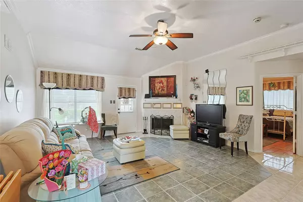 1818 Kemah Oaks DR, Kemah, TX 77565